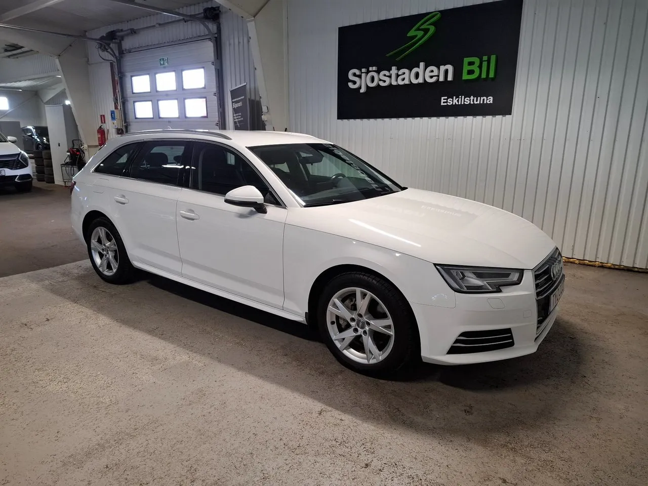 Vehicle image 6