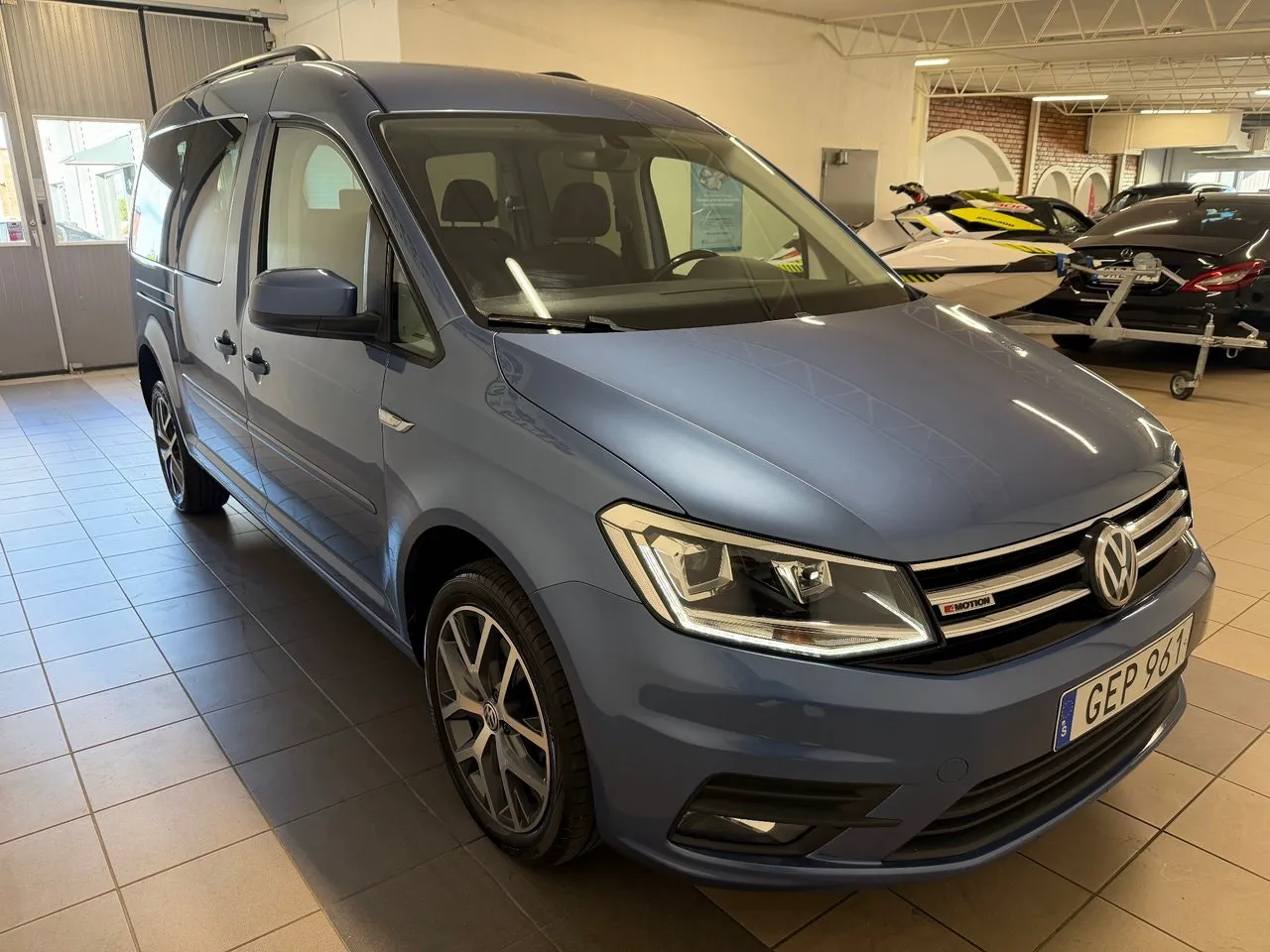 Vehicle image 5