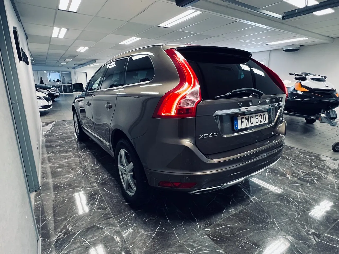 Vehicle image 4