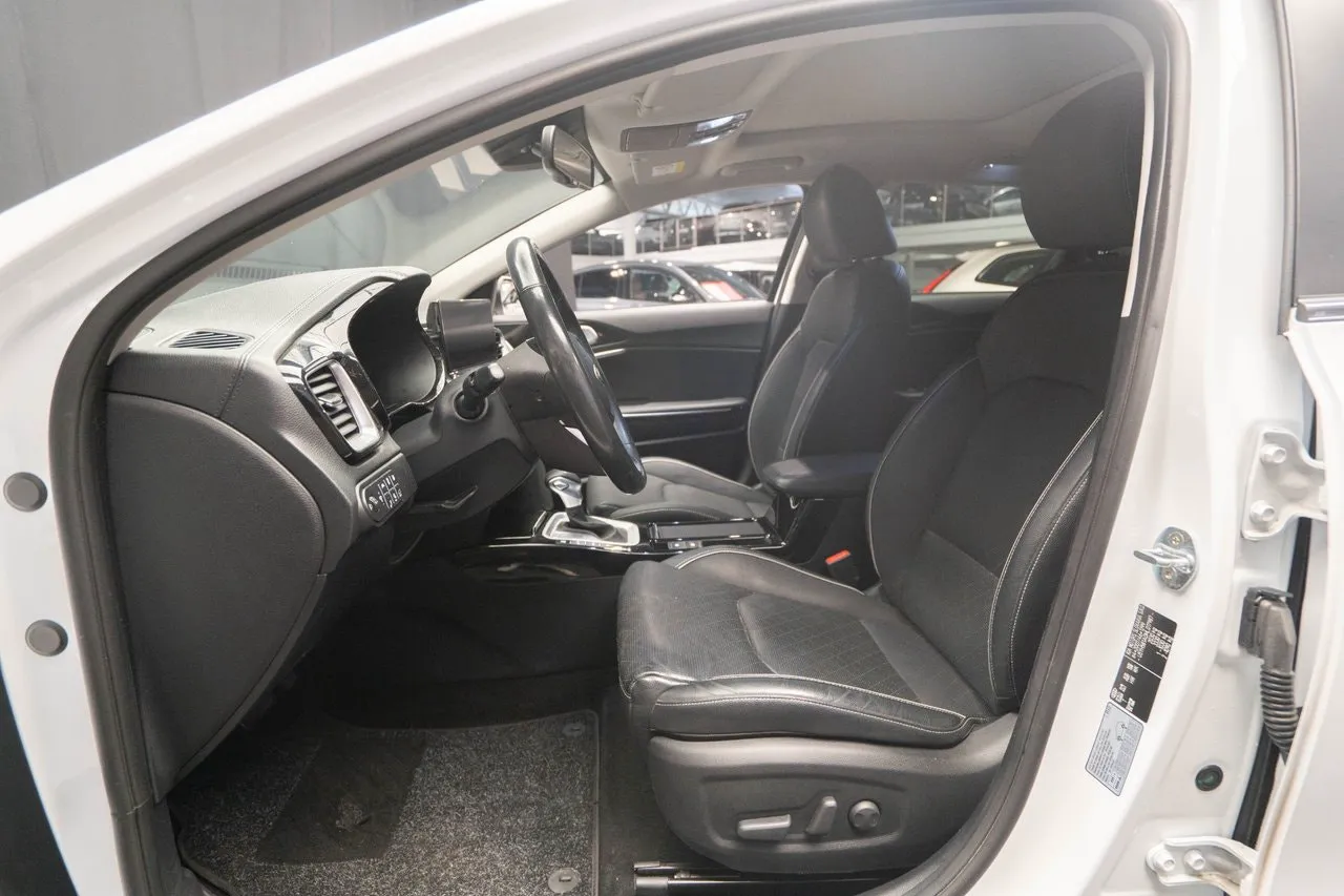 Vehicle image 14