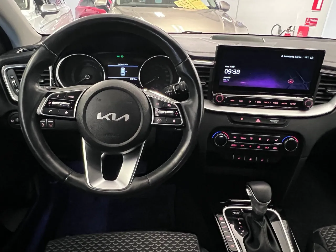 Vehicle image 18