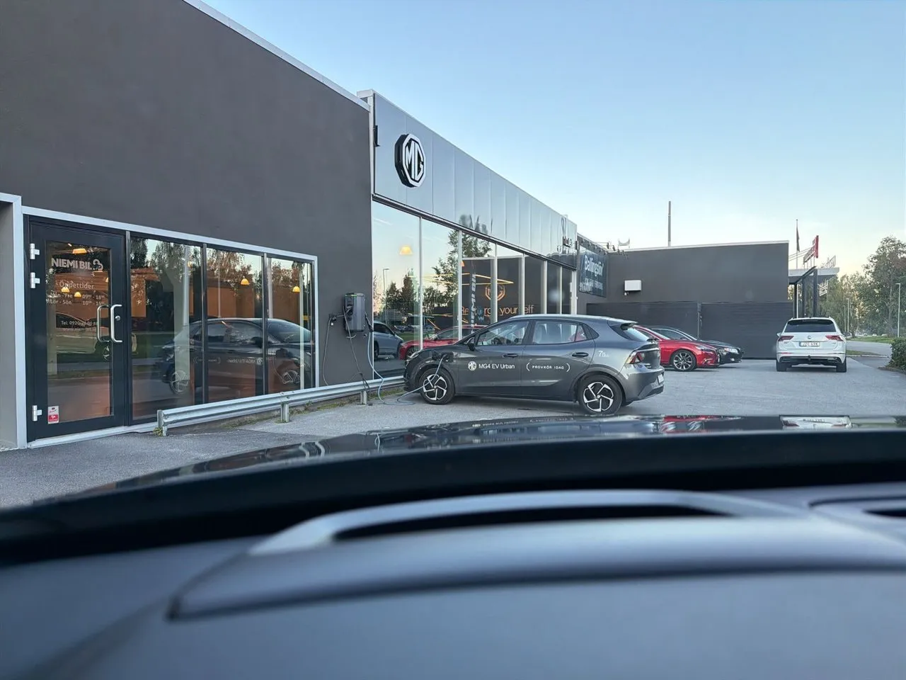 Vehicle image 16
