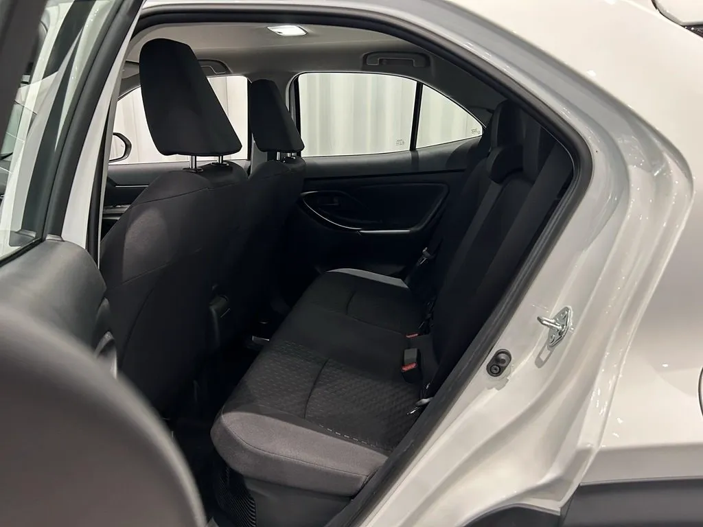 Vehicle image 7