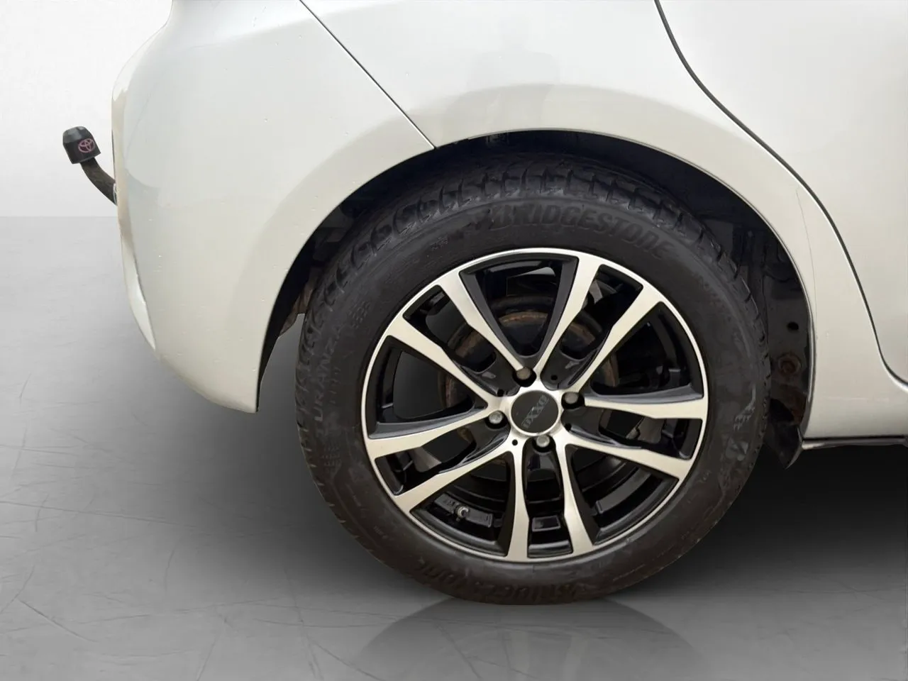 Vehicle image 19