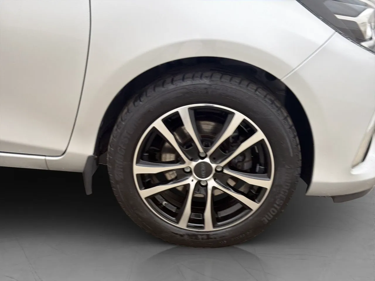 Vehicle image 21