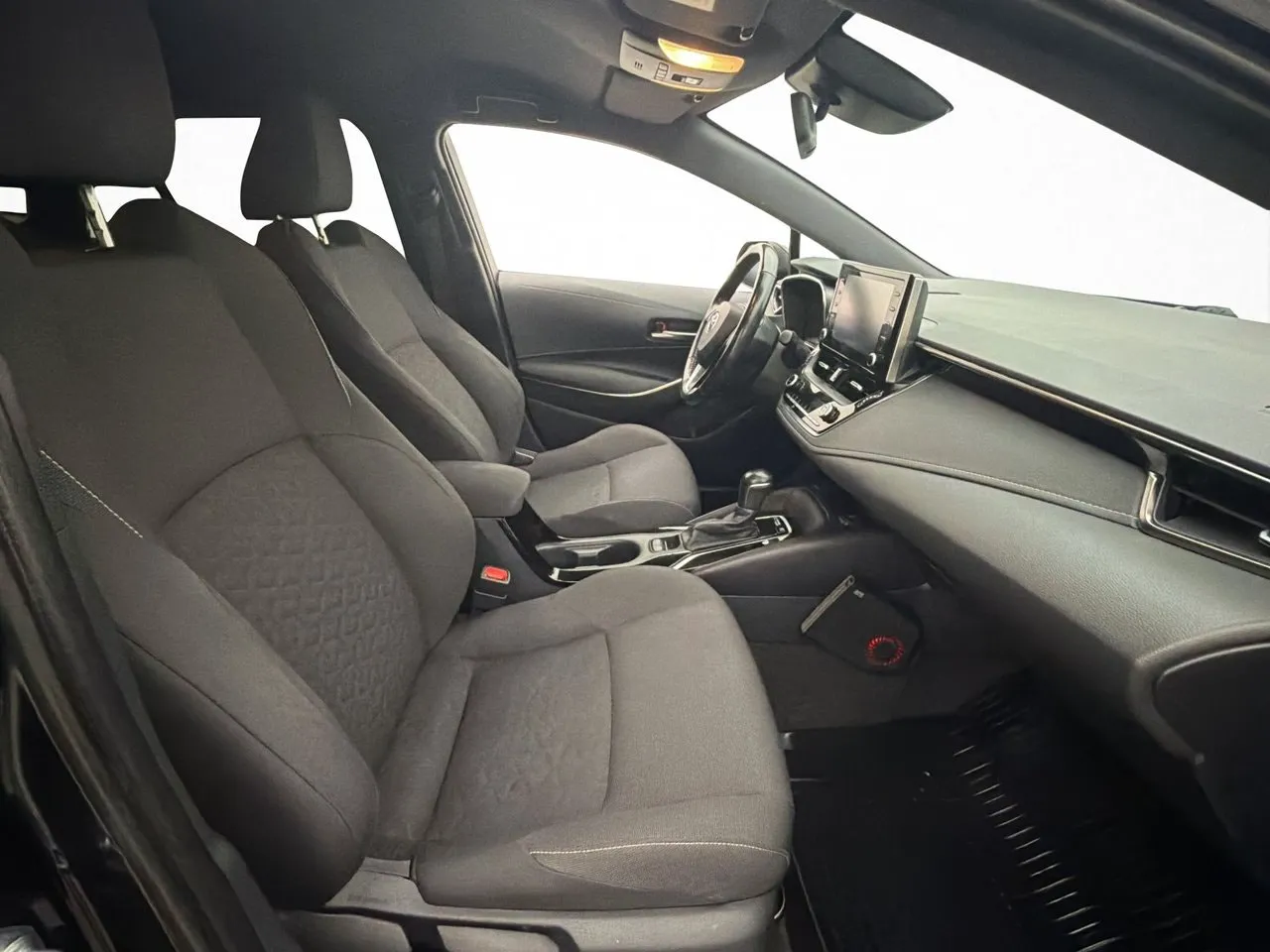 Vehicle image 10