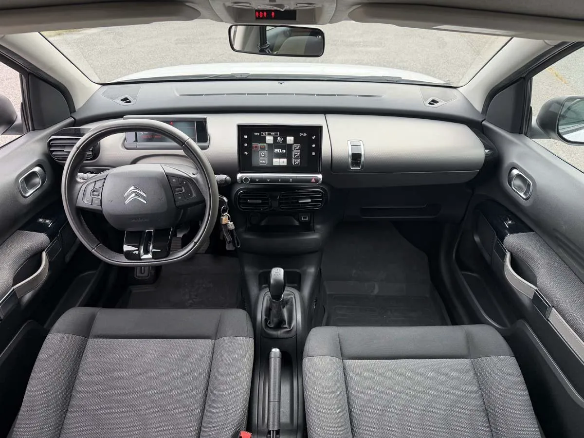 Vehicle image 7