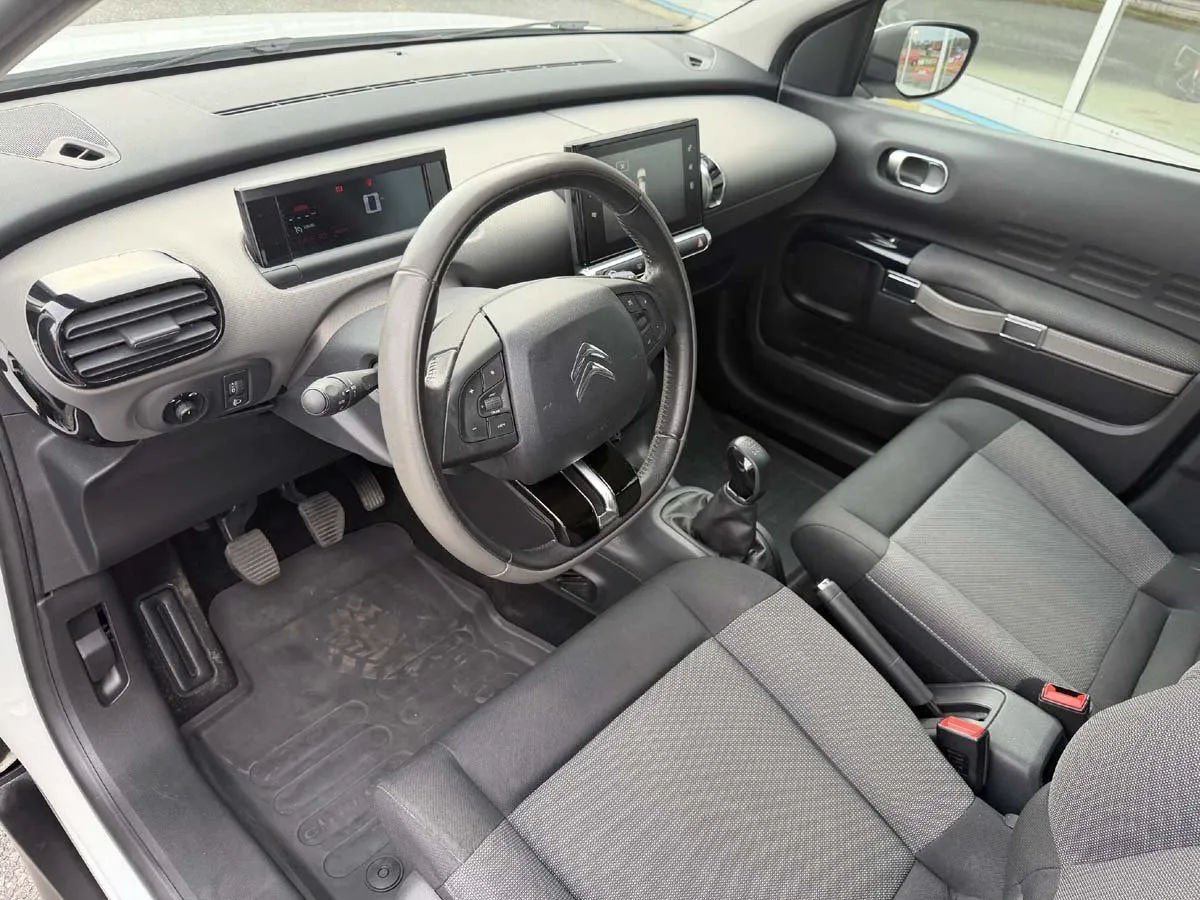 Vehicle image 8