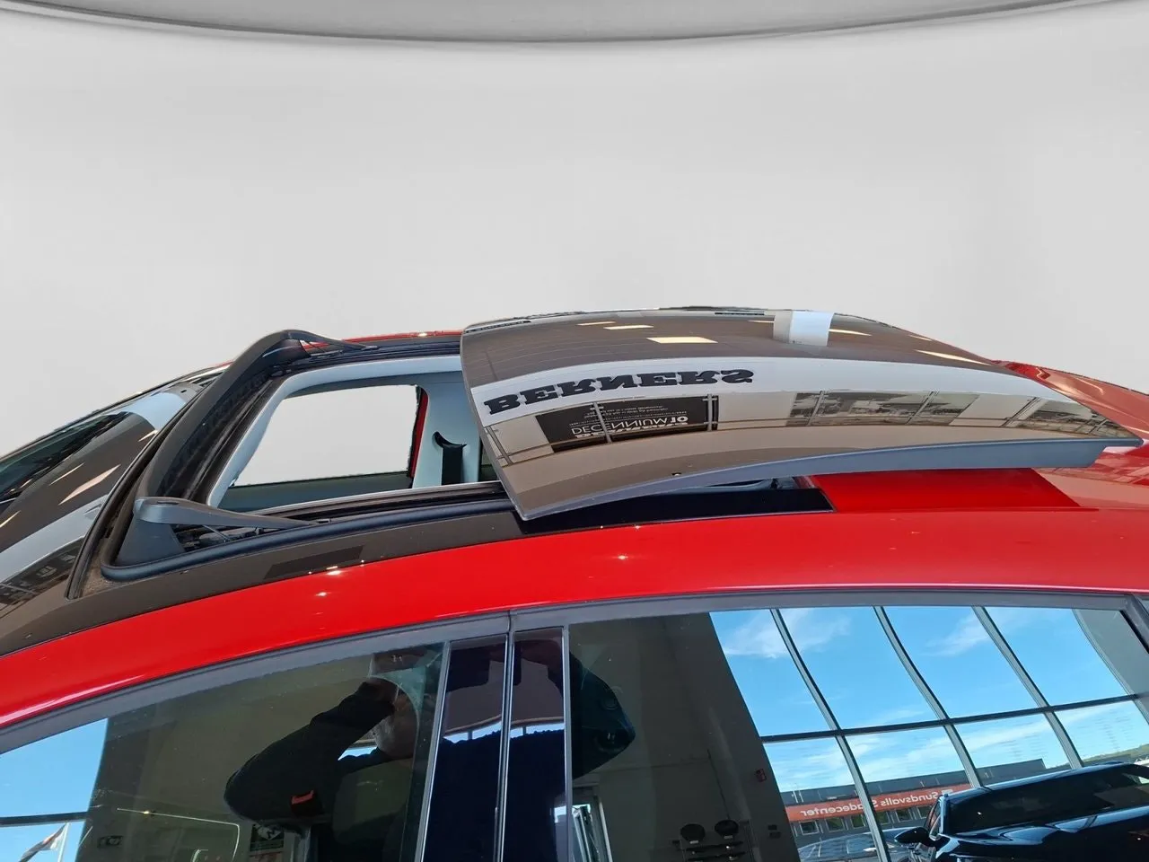 Vehicle image 14