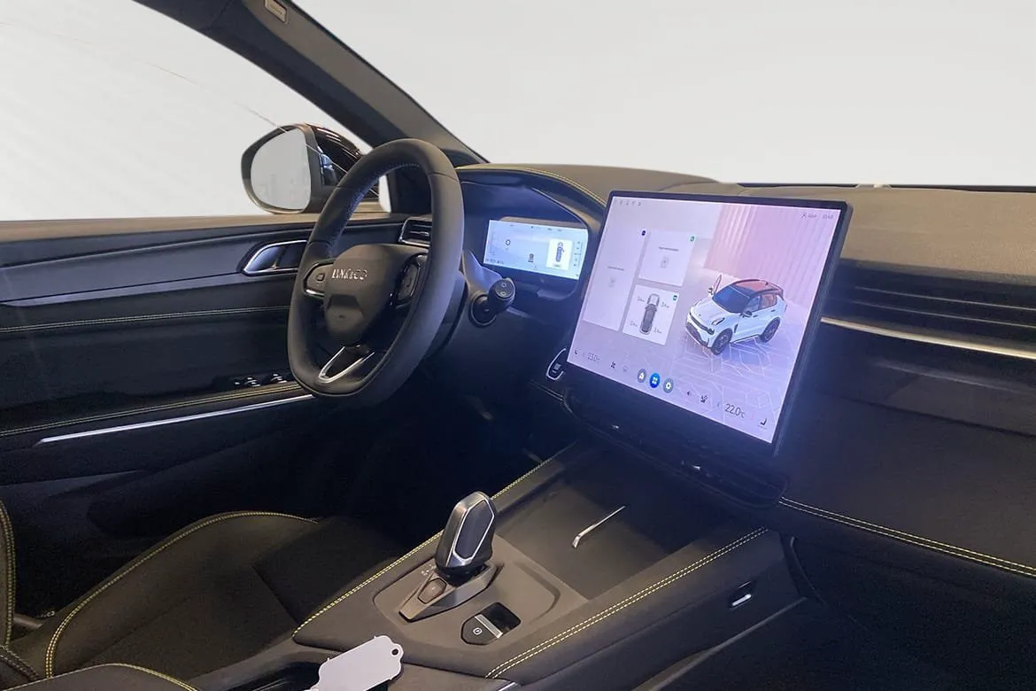 Vehicle image 5