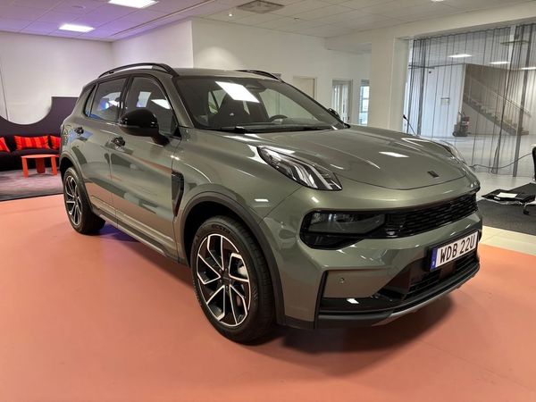 Lynk & Co 01 Core PHEV - 2025