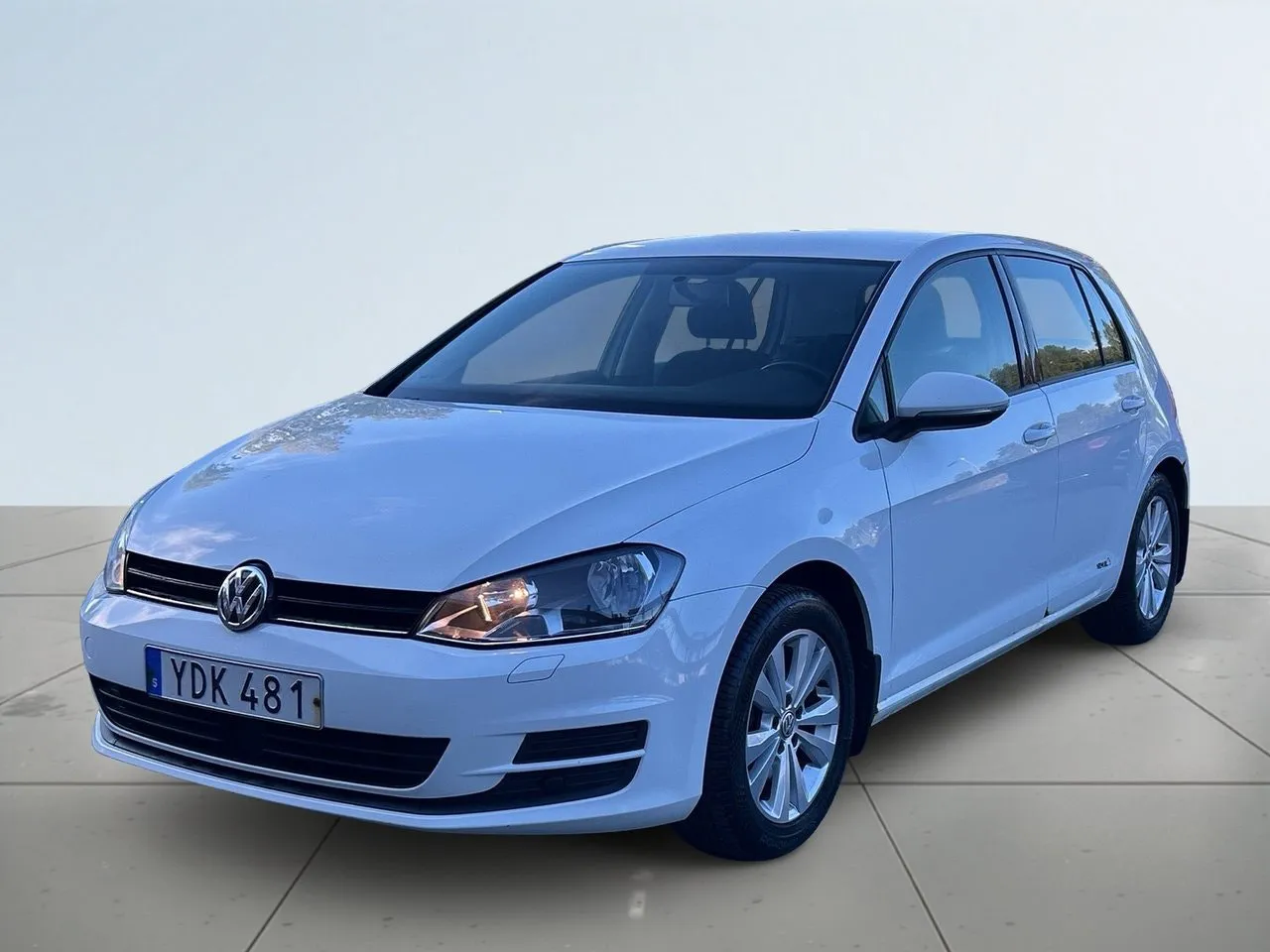 Vehicle image 15