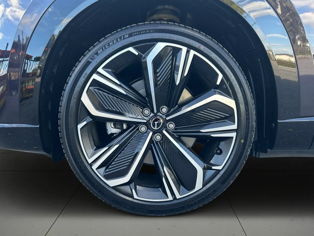 Vehicle image 13