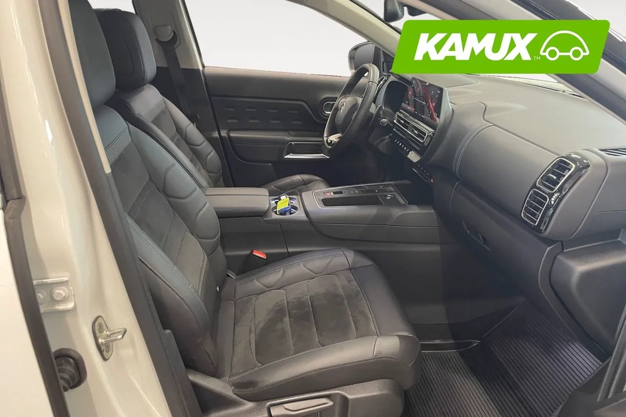 Vehicle image 14