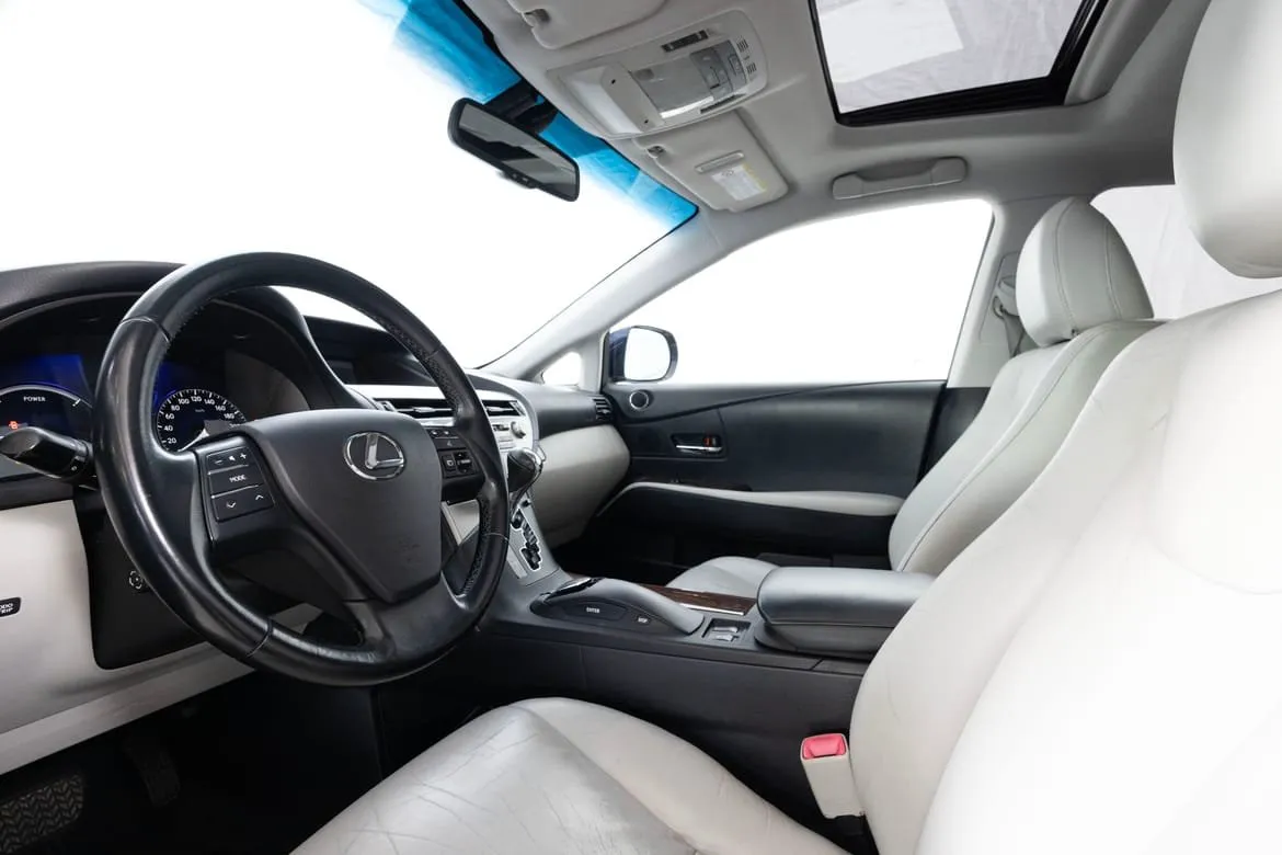 Vehicle image 15