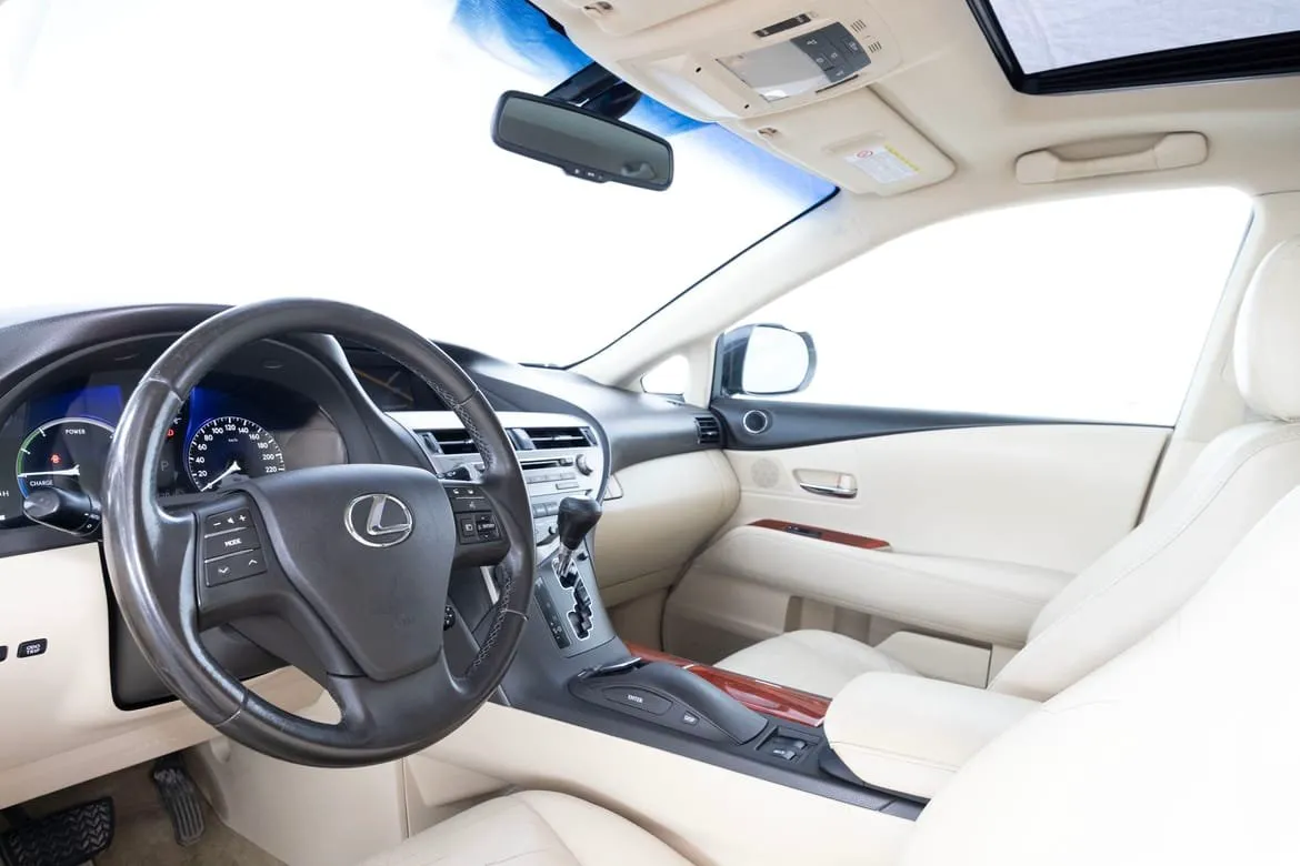 Vehicle image 15