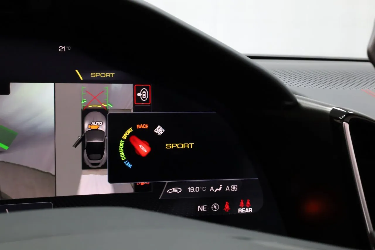 Vehicle image 32