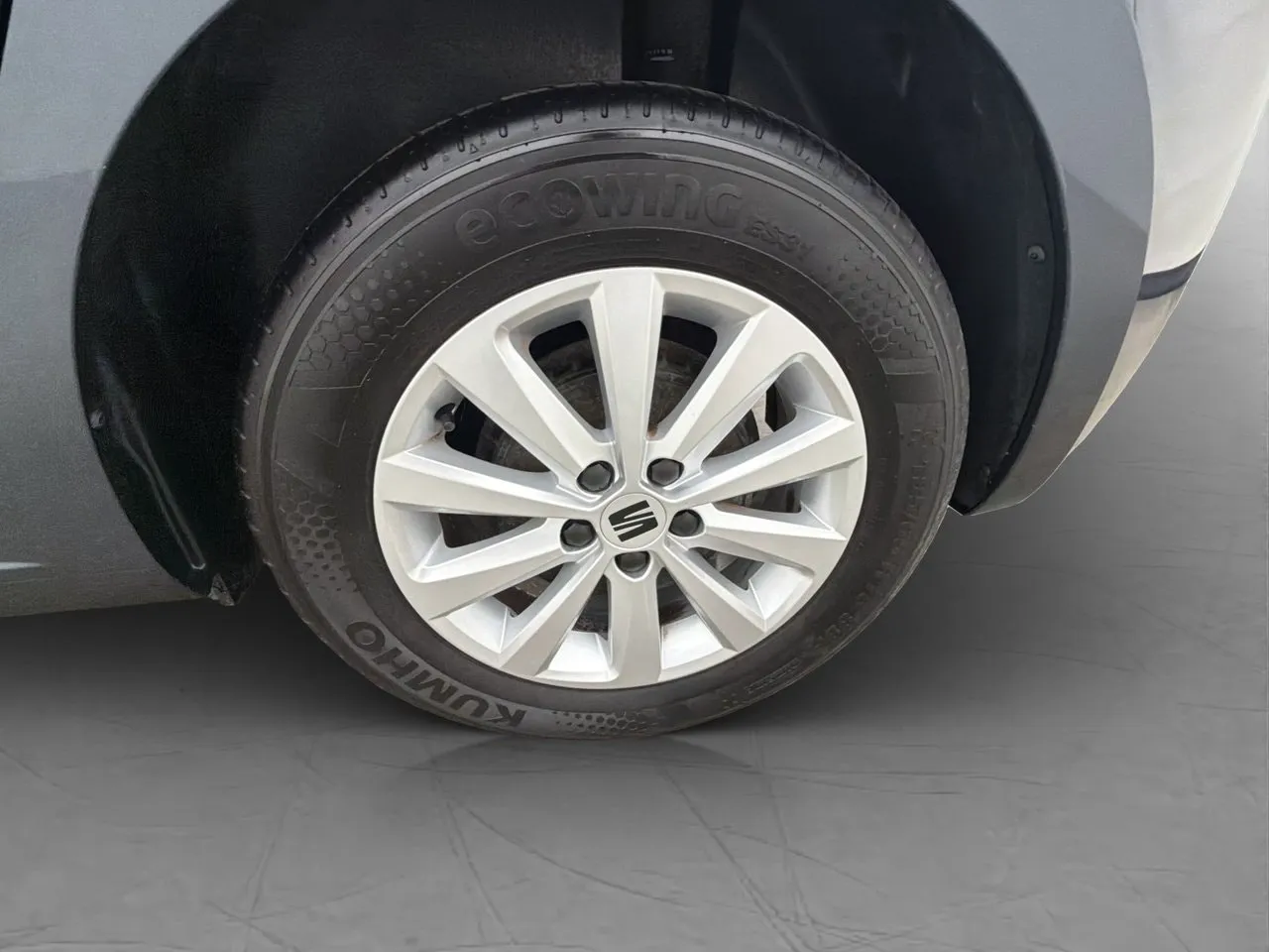 Vehicle image 24