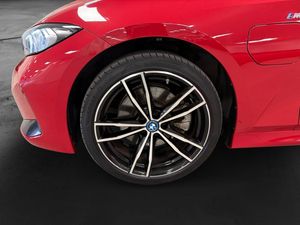 BMW 330 bild 18