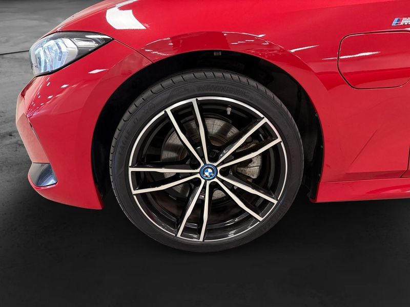 BMW 330 bild 18
