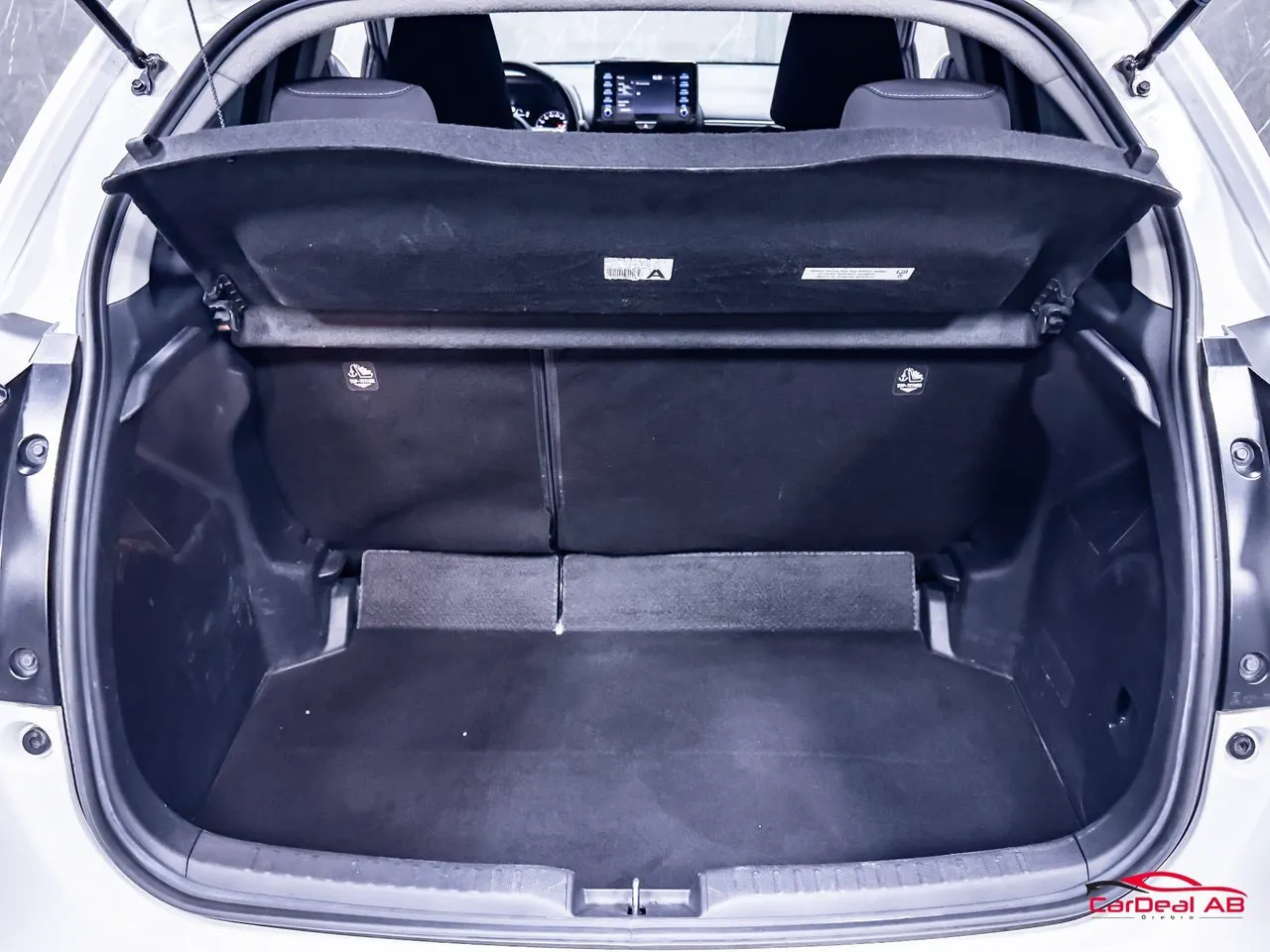 Vehicle image 16