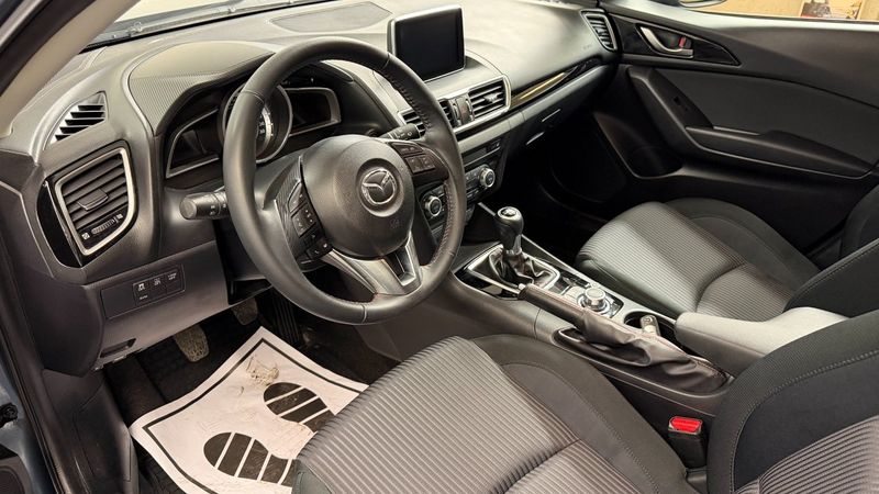 Mazda 3 bild 8