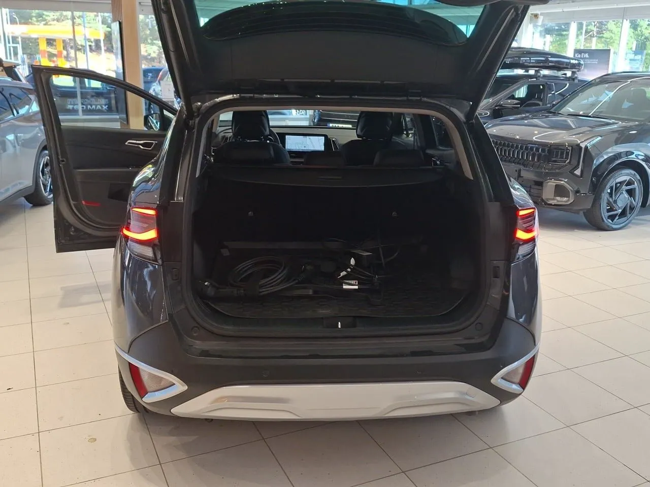 Vehicle image 13