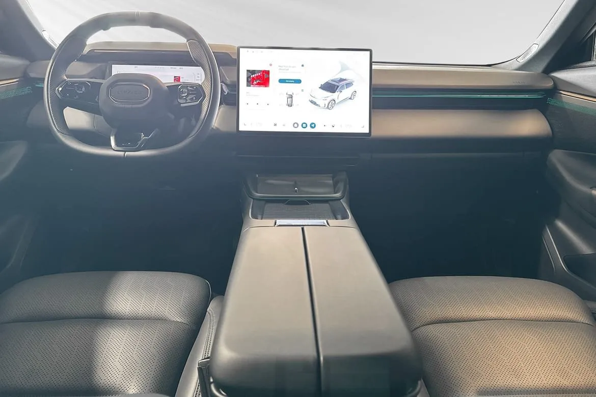 Vehicle image 7