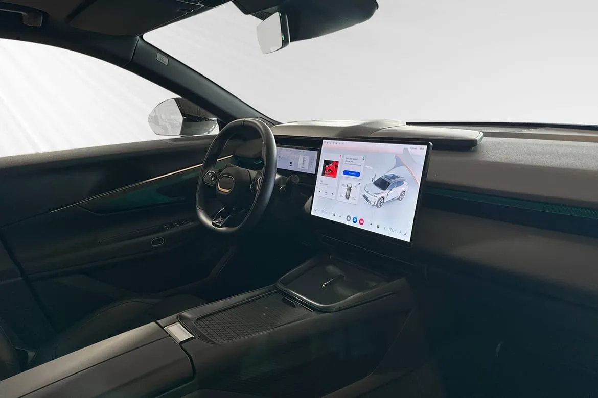 Vehicle image 8