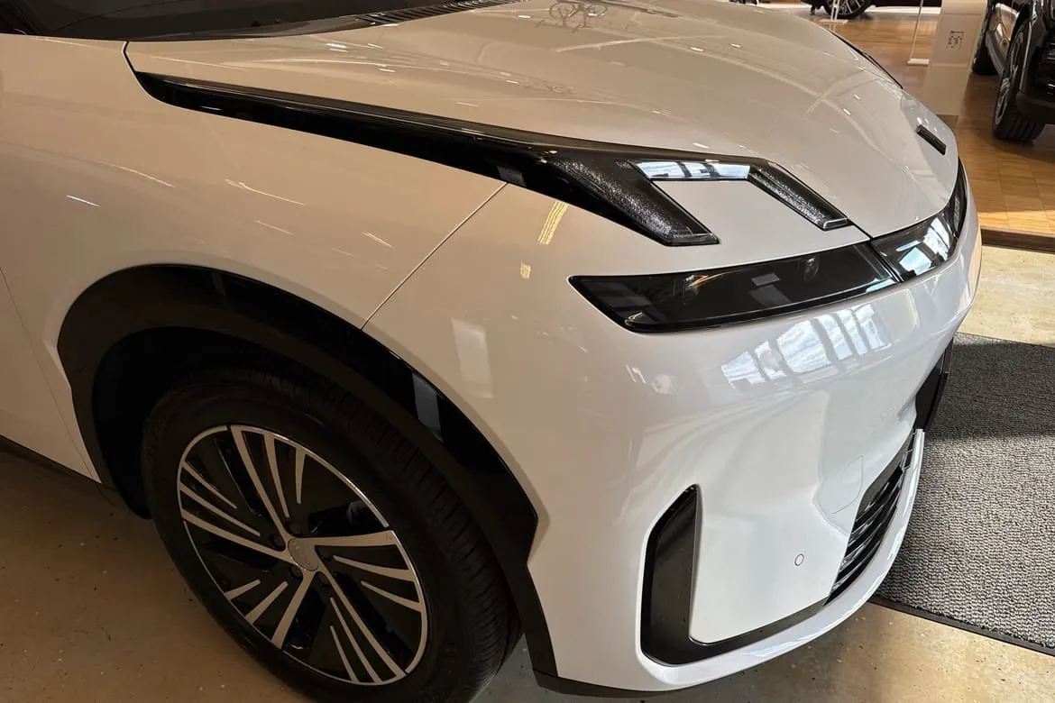 Vehicle image 21