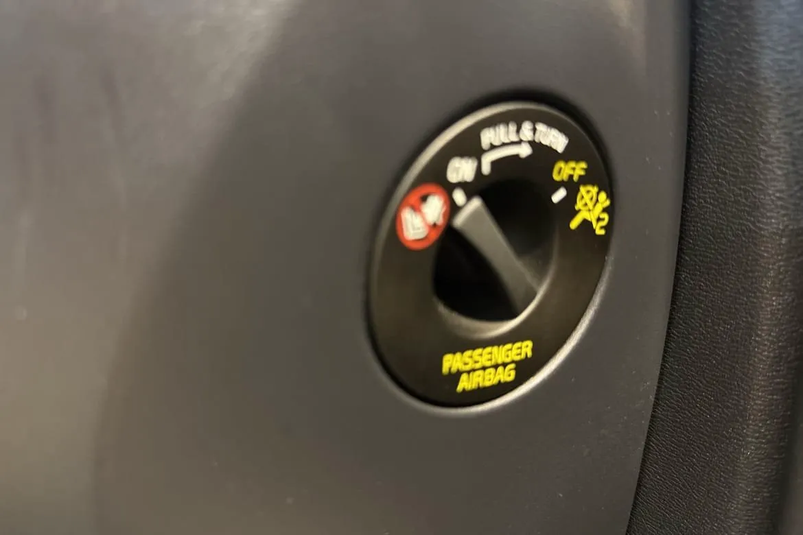 Vehicle image 25