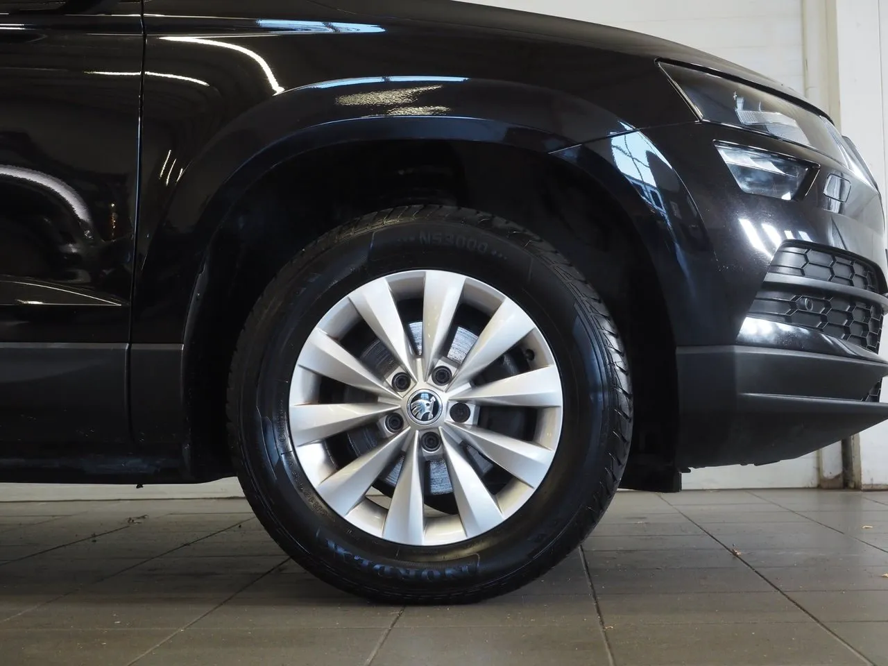 Vehicle image 7