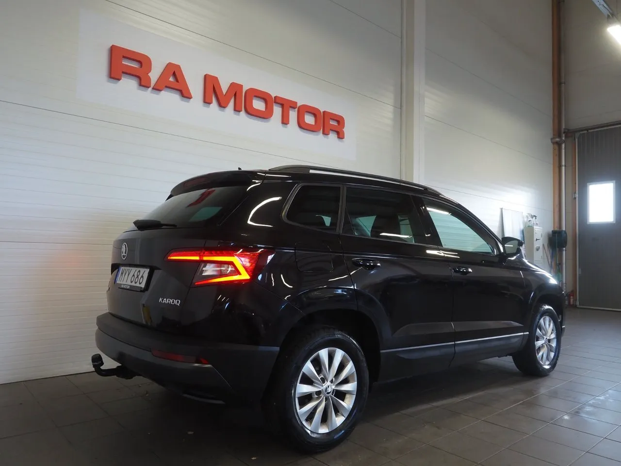 Vehicle image 4
