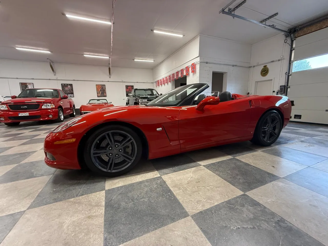 Vehicle image 7