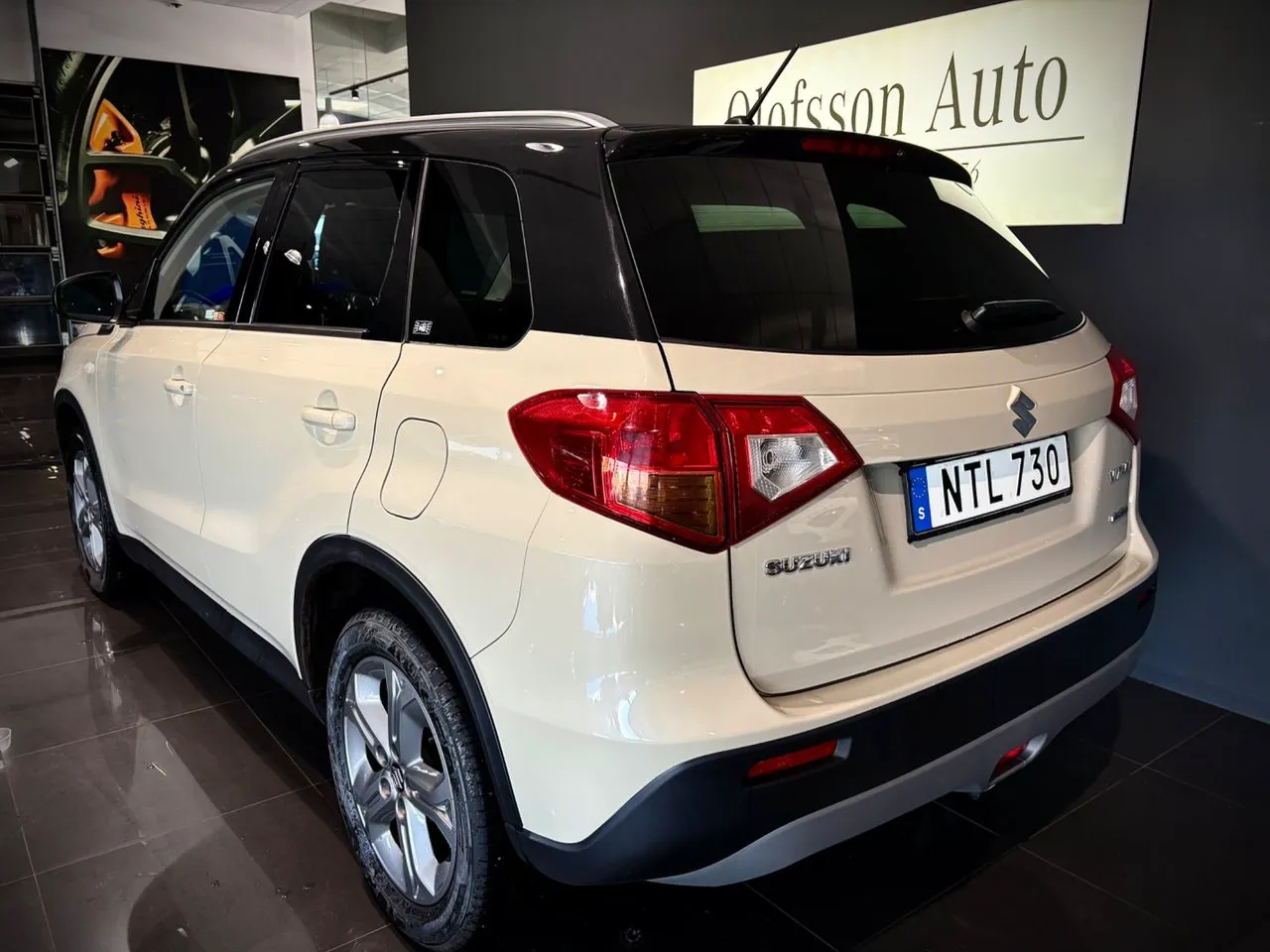 Vehicle image 7