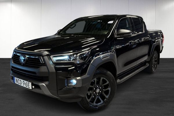 Toyota Hilux Dubbelhytt 2.8 4WD D-Cab | Invincible | Drag | 360 | Na - 2023