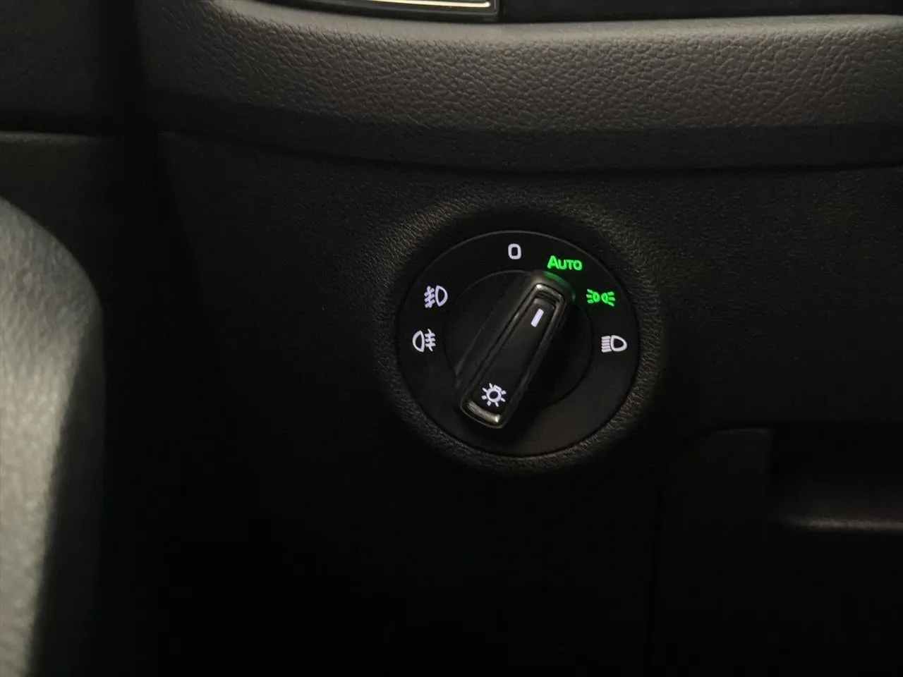Vehicle image 27