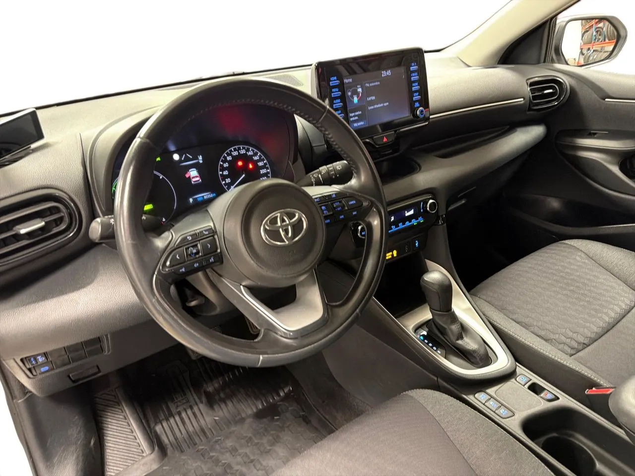 Vehicle image 7