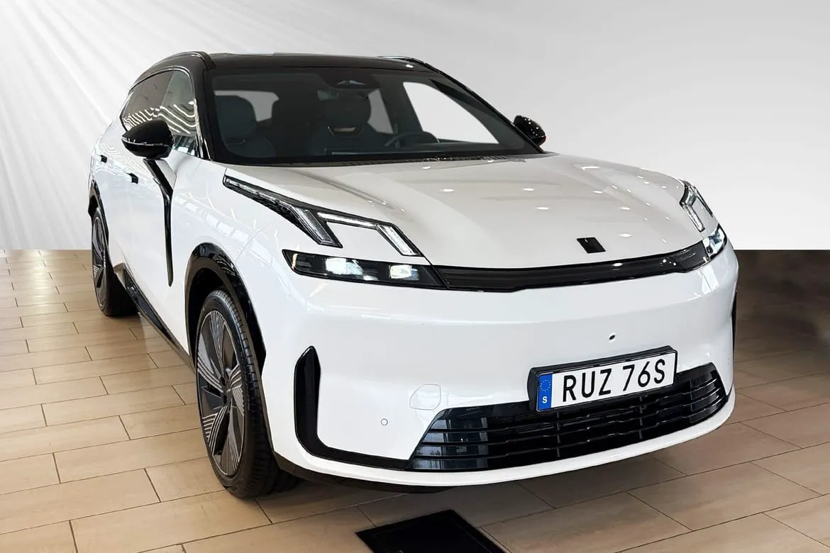Vehicle image 4