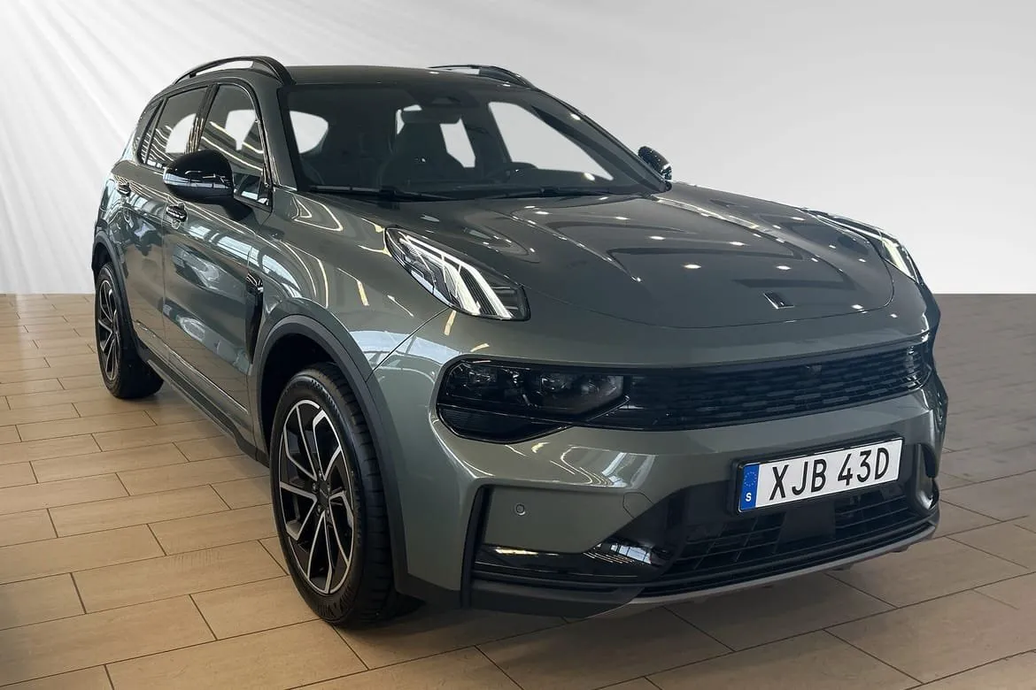 Vehicle image 4