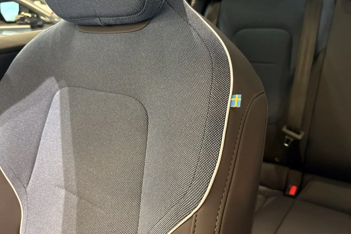 Vehicle image 18