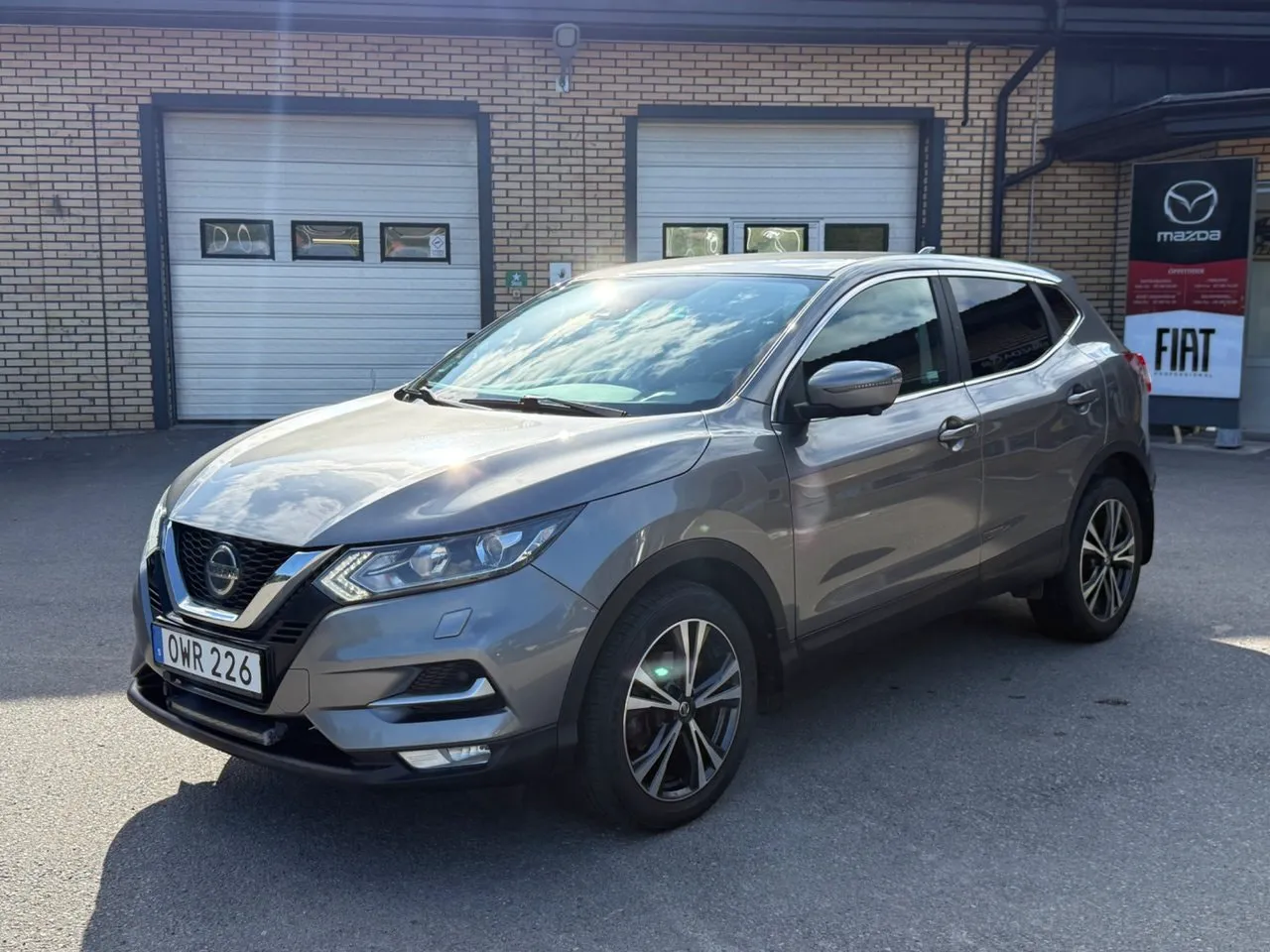 Vehicle image 6