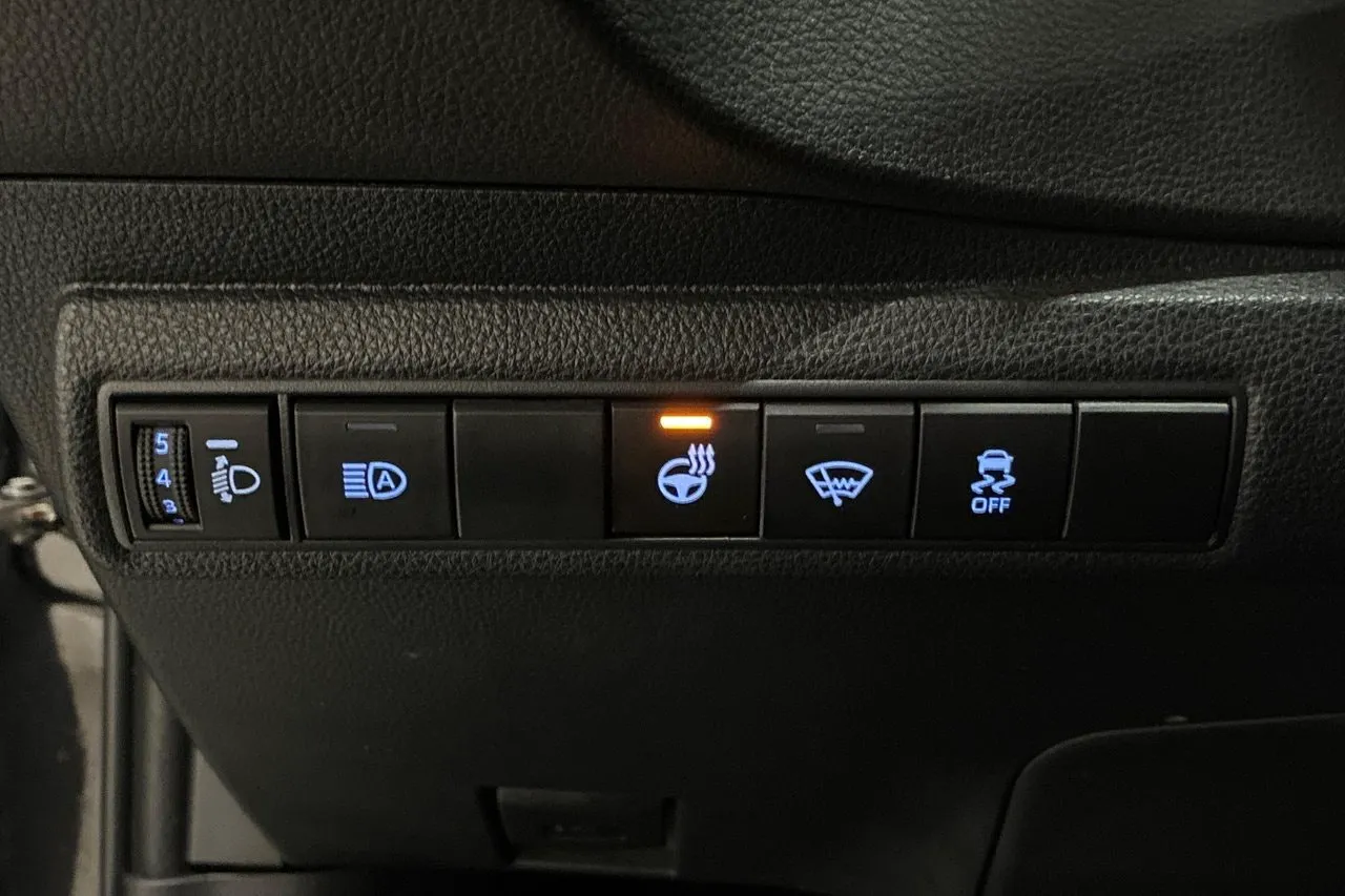 Vehicle image 25