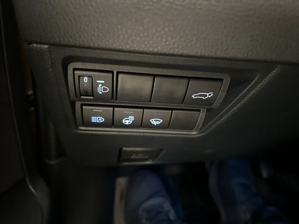 Vehicle image 24