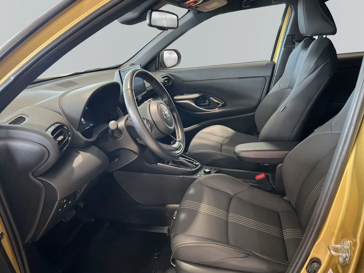 Vehicle image 11