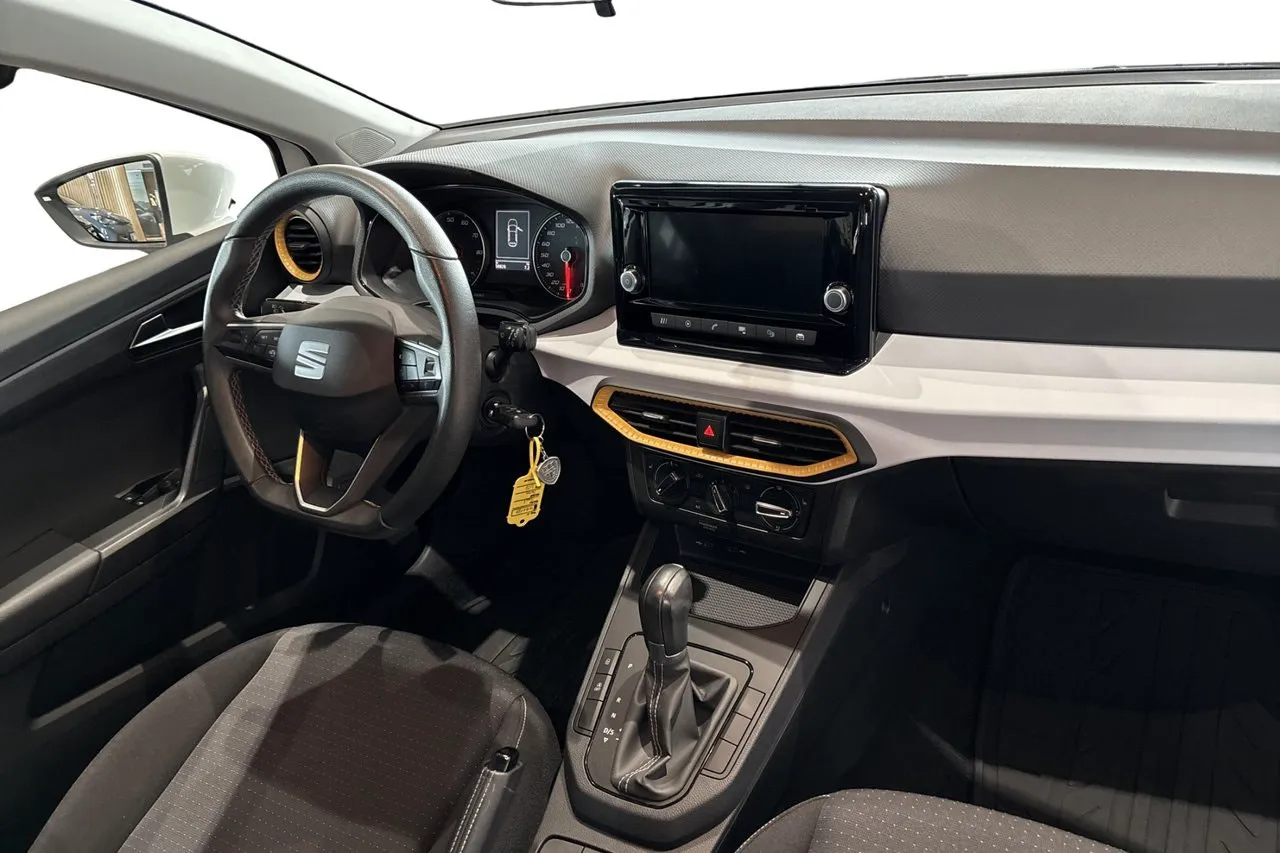 Vehicle image 17