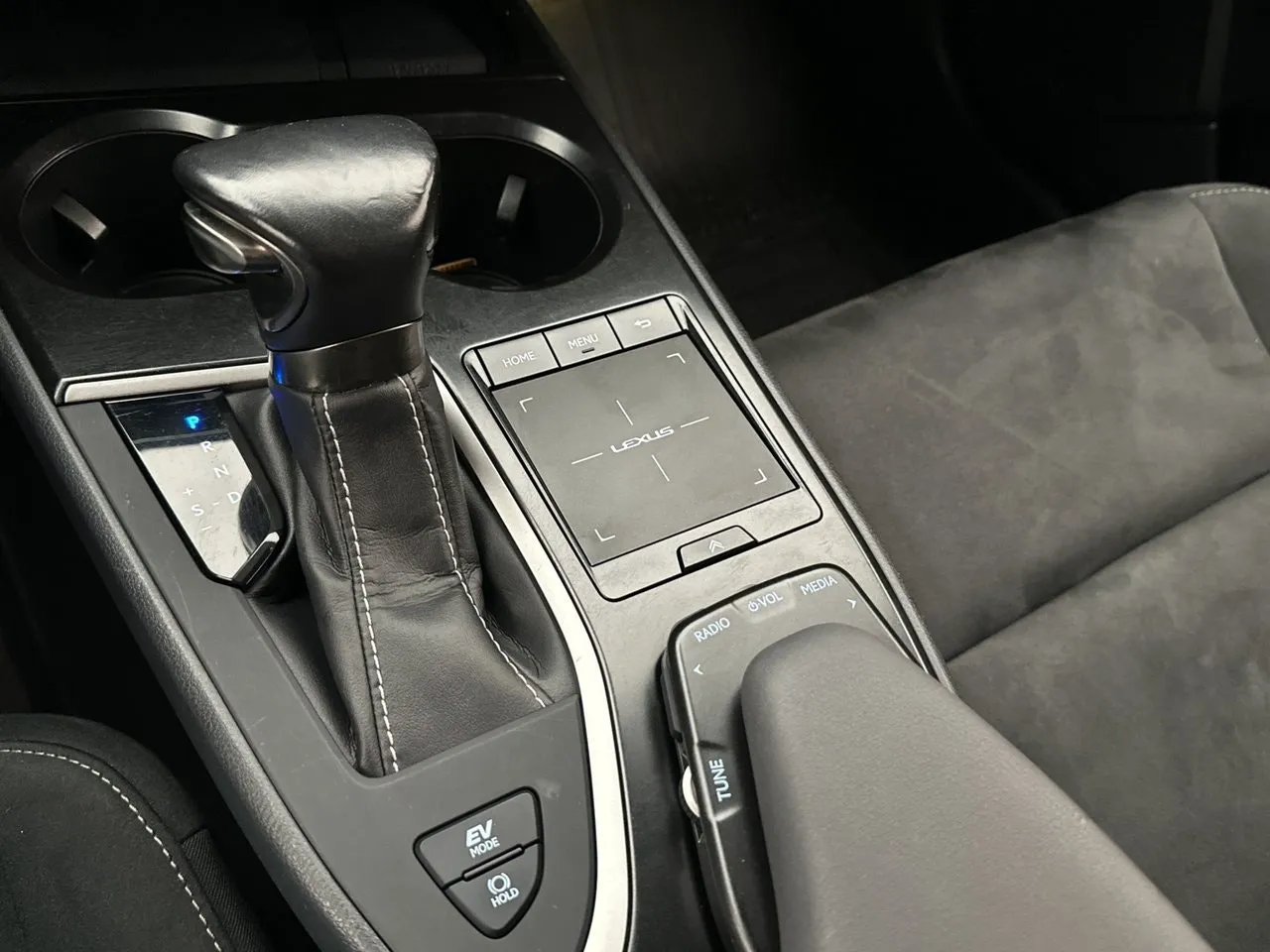 Vehicle image 24