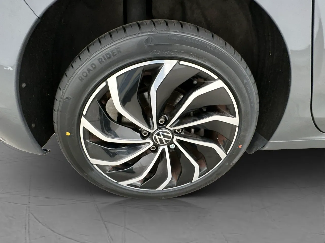 Vehicle image 30