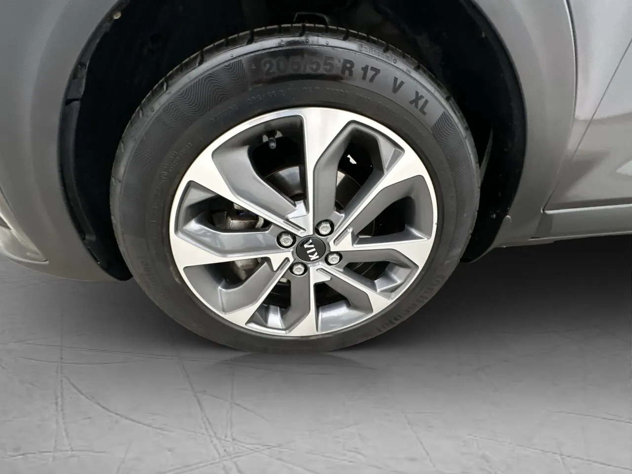 Vehicle image 21
