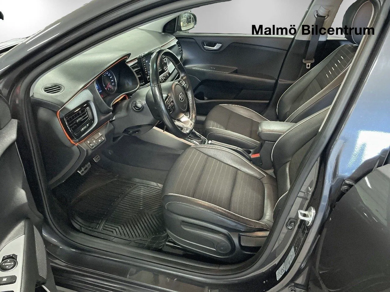 Vehicle image 11
